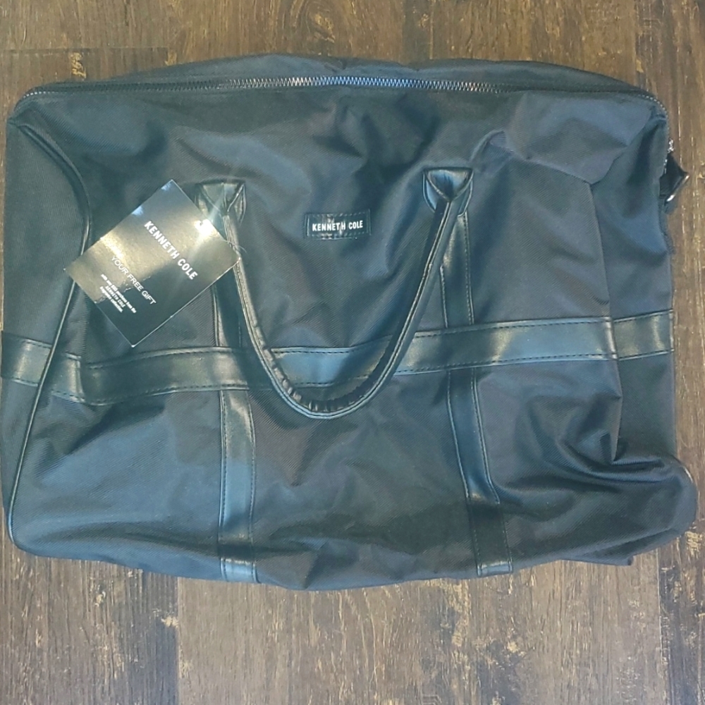 ✈ LIMITED TIME SALE! KENNETH COLE DUFFEL ✈